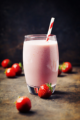 포토 JPG 해외이미지 음료 딸기 잔 실내 사람없음 스무디 딸기스무디 해외202004 해외포토 식기 과일 내부 파일형식