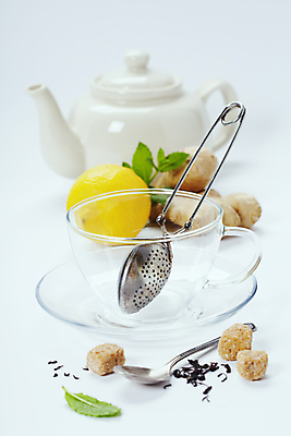 포토 JPG 해외이미지 실내 사람없음 숟가락 도자기 찻잔 찻주전자 레몬 흰배경 생강 찻잎 해외202004 해외포토 백그라운드 채소 과일 주전자 잔 수저 내부 차_음료 흰색 파일형식