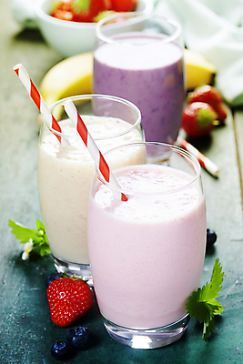 포토 JPG 해외이미지 음료 잔 실내 사람없음 베리스무디 세잔 스무디 바나나스무디 딸기스무디 해외202004 해외포토 식기 3 내부 파일형식