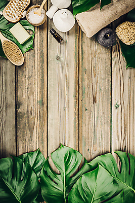 포토 JPG 해외이미지 잎 프레임 실내 사람없음 하이앵글 수건 숟가락 나무바닥 아로마 아로마테라피 스펀지 브러쉬빗 허브볼 카피스페이스 해외202004 해외포토 식물 뷰포인트 바닥 수저 내부 위생용품 공백 테라피 파일형식