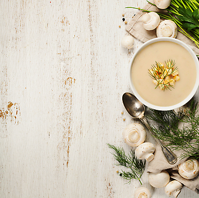 포토 JPG 해외이미지 그릇 실내 사람없음 숟가락 식탁보 수프 나무바닥 양송이 야채수프 크루통 크림스프 해외202004 해외포토 식기 빵 바닥 수저 내부 버섯 파일형식