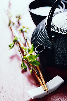 포토 JPG 해외이미지 스튜디오촬영 젓가락 실내 사람없음 찻잔 찻주전자 해외202004 해외포토 주전자 잔 수저 내부 파일형식