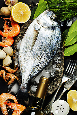 포토 JPG 해외이미지 포크 잎 조개 새우 실내 어류 요리 사람없음 하이앵글 바구니 와인 얼음 나이프 레몬 해산물 월계수 해외포토 자연요소 식물 식기 뷰포인트 과일 어패류 주류 갑각류 내부 수중동물 칼 파일형식