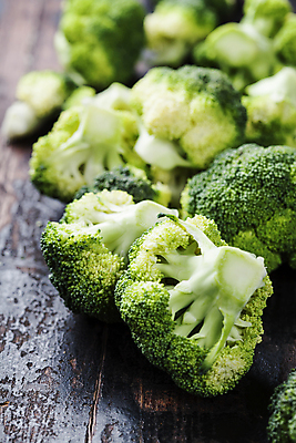 포토 JPG 해외이미지 채소 실내 근접촬영 사람없음 아웃포커스 브로콜리 채식 나무바닥 해외202004 해외포토 뷰포인트 바닥 촬영기법 내부 파일형식