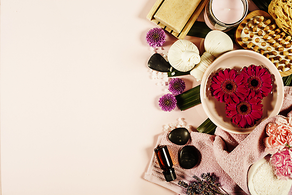 포토 JPG 해외이미지 그릇 실내 사람없음 수건 머리빗 담기 스파용품 거베라 향초 아로마테라피 스톤 허브볼 카피스페이스 분홍색배경 아로마오일 해외202004 해외포토 식기 꽃 분홍색 백그라운드 초 모션 내부 위생용품 스파 공백 미용용품 오일_화장품 오브젝트 테라피 파일형식