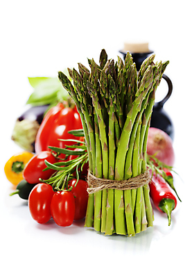 포토 JPG 해외이미지 방울토마토 고추 가지 파프리카 실내 사람없음 다발 묶기 흰배경 아스파라거스 노끈 로즈메리 해외202004 해외포토 줄 백그라운드 토마토 채소 모션 내부 흰색 허브 파일형식