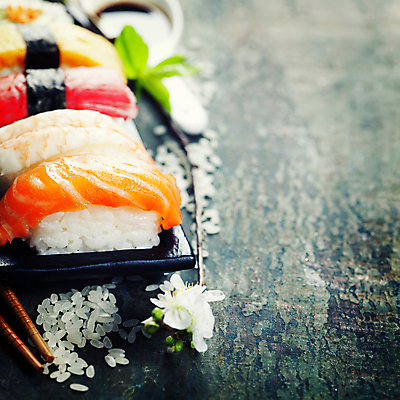 포토 JPG 해외이미지 스튜디오촬영 접시 젓가락 실내 근접촬영 사람없음 초밥 쌀 일본음식 해외202004 해외포토 식기 음식 뷰포인트 곡류 수저 내부 파일형식