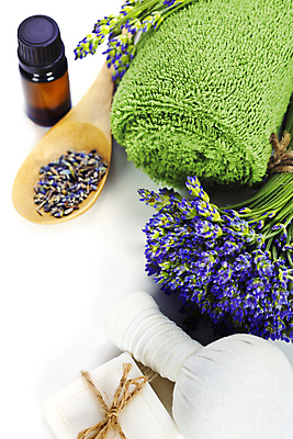 포토 JPG 해외이미지 실내 사람없음 수건 흰배경 스파용품 비누 아로마테라피 라벤더 나무숟가락 찻잎 허브볼 아로마오일 해외202004 해외포토 꽃 백그라운드 내부 차_음료 위생용품 숟가락 스파 흰색 오일_화장품 허브 오브젝트 테라피 파일형식