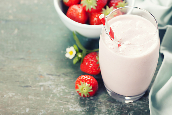 포토 JPG 해외이미지 음료 딸기 잔 실내 사람없음 스무디 딸기스무디 해외202004 해외포토 식기 과일 내부 파일형식