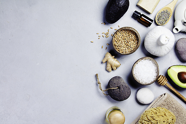 포토 JPG 해외이미지 회색배경 실내 사람없음 하이앵글 찻주전자 아로마 아로마테라피 생강 아보카도 스톤 허브볼 카피스페이스 아로마오일 입욕소금 해외202004 해외포토 뷰포인트 백그라운드 채소 과일 주전자 내부 공백 회색 미용용품 오일_화장품 소금 테라피 파일형식