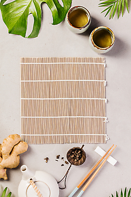 포토 JPG 해외이미지 실내 사람없음 하이앵글 도자기 찻잔 찻주전자 생강 찻잎 나무젓가락 나무발 베이지색배경 플랫레이 해외202004 차거름망 해외포토 뷰포인트 백그라운드 채소 젓가락 주전자 잔 내부 차_음료 플랫 베이지색 파일형식