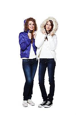 포토 JPG 스튜디오촬영 전신 서양인 외국인 백인 모델 해외기획촬영 모자 우먼라이프 라이프스타일 긴머리 여자 2011년태국 패션 포즈 겨울 모션 실내 서기 미소 웃음 누끼 사람 20대 성인 두명 라이프 앞모습 친구 점퍼 웨이브 털점퍼 여자만 성인여자만 청년만 청년여자만 성인만 국내포토 헤어스타일 잡화 계절 뷰포인트 관계 표정 인종 청년 내부 생활 외투 파일형식