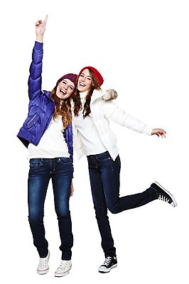 포토 JPG 스튜디오촬영 전신 서양인 외국인 백인 모델 해외기획촬영 모자 우먼라이프 라이프스타일 긴머리 여자 2011년태국 패션 포즈 겨울 모션 털모자 실내 서기 미소 웃음 누끼 사람 손짓 20대 성인 두명 라이프 앞모습 친구 달리기 손들기 점프 점퍼 검지손가락 가리킴 오브젝트 웨이브 다리들기 털점퍼 여자만 성인여자만 청년만 청년여자만 성인만 국내포토 모자_잡화 헤어스타일 잡화 계절 뷰포인트 손가락 관계 표정 인종 청년 내부 생활 외투 파일형식