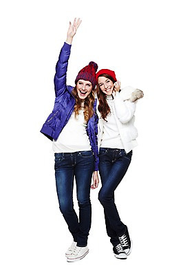 포토 JPG 스튜디오촬영 전신 서양인 외국인 백인 모델 해외기획촬영 모자 우먼라이프 라이프스타일 긴머리 여자 2011년태국 패션 포즈 겨울 모션 털모자 실내 서기 미소 웃음 누끼 사람 손짓 20대 성인 두명 라이프 앞모습 친구 손들기 점퍼 오브젝트 웨이브 손인사 털점퍼 여자만 성인여자만 청년만 청년여자만 성인만 국내포토 모자_잡화 헤어스타일 잡화 계절 뷰포인트 관계 표정 인종 청년 내부 생활 외투 인사 파일형식