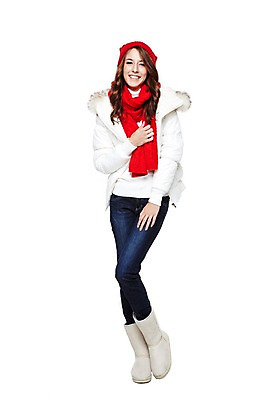 포토 JPG 스튜디오촬영 전신 서양인 외국인 백인 모델 해외기획촬영 모자 우먼라이프 라이프스타일 긴머리 여자 2011년태국 패션 포즈 겨울 모션 털모자 부츠 실내 한명 서기 미소 웃음 누끼 사람 20대 성인 라이프 앞모습 목도리 점퍼 오브젝트 웨이브 어그부츠 털점퍼 여자만 여자한명만 성인여자만 청년만 청년여자만 성인한명만 청년여자한명만 성인여자한명만 성인만 국내포토 모자_잡화 1 헤어스타일 잡화 계절 뷰포인트 신발 표정 인종 청년 내부 생활 외투 파일형식