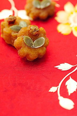 포토 JPG 스튜디오촬영 명절 한식 음식 디저트 한국 실내 사람없음 전통음식 천 약과 헝겊 전통다과 국내포토 전통 기념일 아시아 내부 직물 다과 파일형식 천_직물