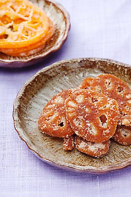 포토 JPG 스튜디오촬영 접시 명절 한식 음식 디저트 건조 한국 실내 사람없음 전통음식 천 헝겊 건과일 말린감 국내포토 전통 식기 기념일 아시아 과일 내부 직물 파일형식 천_직물