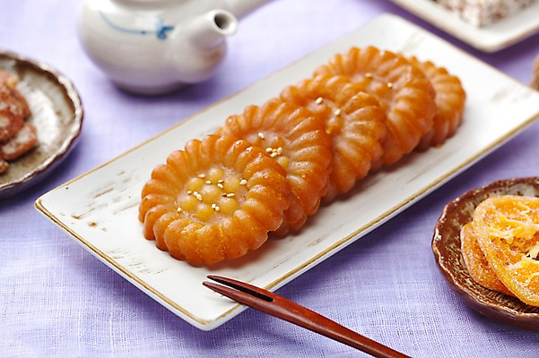 포토 JPG 스튜디오촬영 접시 명절 한식 음식 포크 디저트 한국 실내 사람없음 과자 전통음식 약과 말린감 전통다과 국내포토 전통 식기 기념일 아시아 내부 다과 파일형식