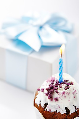 포토 JPG 스튜디오촬영 기념일 초 촛불 실내 선물 이벤트 사람없음 장식 선물상자 빛 케이크 생일 오브젝트 머핀 미니케이크 국내포토 빵 디저트 내부 상자 파일형식