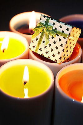 포토 JPG 스튜디오촬영 기념일 초 촛불 실내 선물 이벤트 사람없음 장식 선물상자 빛 인테리어 오브젝트 국내포토 디자인 내부 상자 파일형식