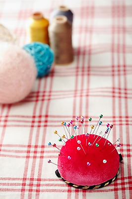 포토 JPG 스튜디오촬영 실내 사람없음 바늘 실 바느질도구 바느질 바늘꽂이 오브젝트 국내포토 내부 도구 꽂이 파일형식