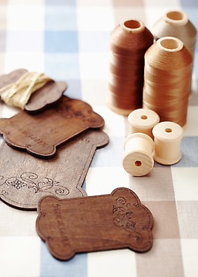 포토 JPG 스튜디오촬영 실내 사람없음 갈색 실 바느질도구 바느질 오브젝트 실타래 국내포토 컬러 내부 파일형식