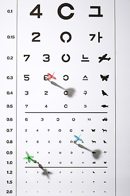 포토 JPG 스튜디오촬영 실내 사람없음 오브젝트 안과 다트핀 안경점 시력검사표 국내포토 병원 내부 상점 다트 파일형식