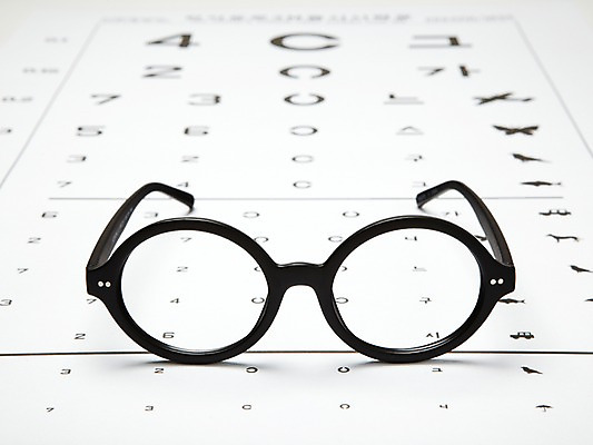 포토 JPG 스튜디오촬영 잡화 안경 실내 사람없음 오브젝트 안과 시력검사 안경점 시력검사표 국내포토 병원 내부 상점 검사_조사 파일형식