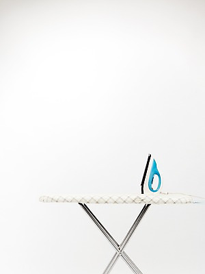 포토 JPG 스튜디오촬영 옷 실내 사람없음 수리 빨래 오브젝트 다리미 다림질 다리미판 다림판 세탁소 국내포토 가사 내부 가전제품 파일형식