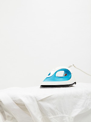 포토 JPG 스튜디오촬영 옷 와이셔츠 남방 실내 사람없음 수리 빨래 오브젝트 다리미 다림질 다리미판 다림판 세탁소 국내포토 셔츠 가사 내부 가전제품 파일형식