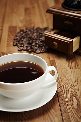 포토 JPG 열매 커피 음료 실내 사람없음 원두 차 커피잔 낟알 그라인더 커피가루 국내포토 식물 잔 내부 가루 커피용품 파일형식