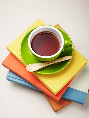 포토 JPG 스튜디오촬영 커피 음료 실내 사람없음 책 컬러풀 숟가락 차 커피잔 컵받침 국내포토 컬러 잔 수저 내부 받침대 파일형식