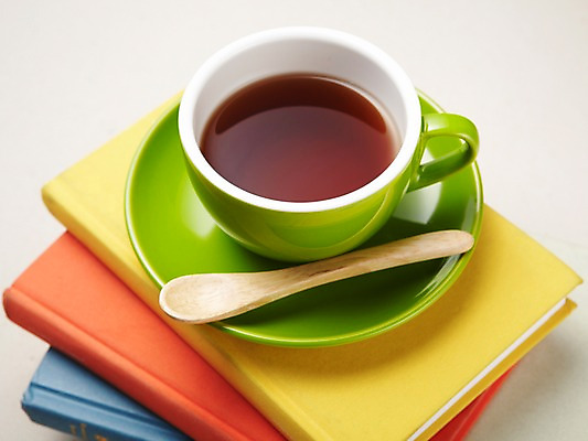 포토 JPG 스튜디오촬영 커피 음료 실내 사람없음 책 컬러풀 차 커피잔 컵받침 국내포토 컬러 잔 내부 받침대 파일형식