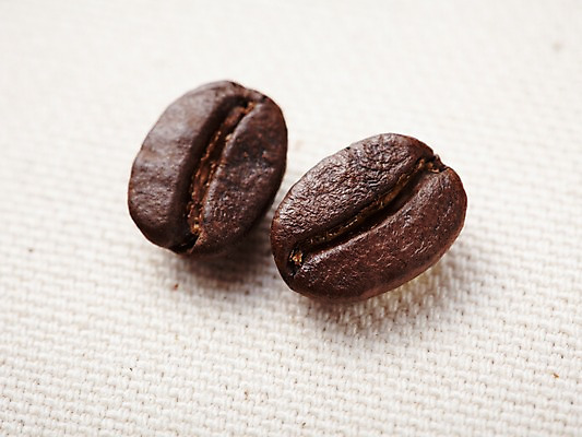 포토 JPG 스튜디오촬영 열매 커피 실내 근접촬영 사람없음 원두 낟알 마대 마대자루 국내포토 식물 음료 뷰포인트 내부 자루 파일형식