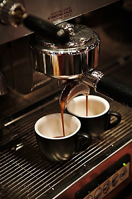 포토 JPG 커피 음료 실내 사람없음 컵 커피메이커 에스프레소 에스프레소머신 추출 국내포토 식기 내부 커피용품 파일형식