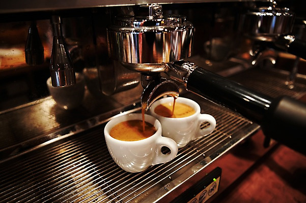 포토 JPG 커피 음료 실내 사람없음 컵 카페 커피메이커 에스프레소 에스프레소머신 추출 국내포토 식기 내부 상점 커피용품 파일형식