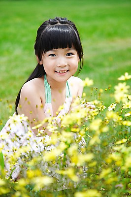 포토 JPG 주간 학생 라이프스타일 여자 어린이교육 교육 꽃 어린이라이프 초등학생 어린이 포즈 꽃밭 밭 모션 한명 미소 웃음 사람 앉기 동양인 소녀 잔디 상반신 야외 라이프 10대 농장 노란색 한국인 농촌 시골 체험학습 체험 농장체험 여자만 여자한명만 소녀만 국내포토 자연요소 식물 1 컬러 컨셉 농업 청소년 표정 인종 생활 어린이만 파일형식