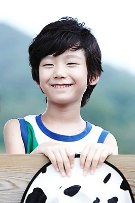 포토 JPG 주간 모자 학생 라이프스타일 어린이교육 교육 남자 어린이라이프 초등학생 어린이 포즈 모션 산 한명 미소 웃음 사람 앉기 동양인 소년 상반신 야외 라이프 앞모습 10대 농장 기계 목장 한국인 농촌 시골 체험학습 체험 농기구 트랙터 목장체험 남자만 남자한명만 십대만 십대남자만 십대남자한명만 국내포토 자연요소 1 잡화 뷰포인트 컨셉 농업 청소년 표정 인종 생활 농기계 특수차량 파일형식