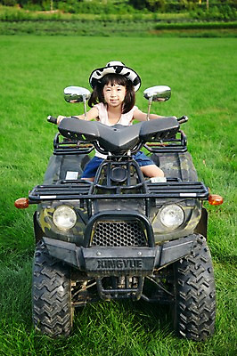 포토 JPG 주간 모자 학생 라이프스타일 여자 어린이교육 교육 행복 어린이라이프 여유 초등학생 어린이 포즈 모션 한명 미소 웃음 사람 앉기 동양인 소녀 잔디 상반신 야외 라이프 앞모습 10대 소풍 한국인 농촌 시골 체험학습 풀 승차 숲 상쾌 4륜바이크 여자만 여자한명만 소녀만 국내포토 자연요소 식물 1 잡화 감정 뷰포인트 청소년 표정 인종 생활 야외활동 바이크 체험 어린이만 파일형식