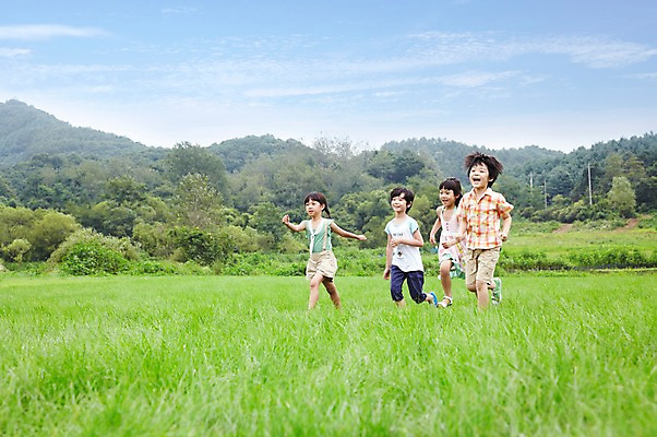 포토 JPG 주간 전신 구름 학생 라이프스타일 여자 어린이교육 교육 남자 행복 어린이라이프 여유 초등학생 어린이 포즈 모션 하늘 산 서기 미소 웃음 사람 동양인 소녀 소년 잔디 여러명 야외 라이프 10대 친구 달리기 소풍 한국인 농촌 시골 체험학습 풀 숲 즐거움 상쾌 십대만 국내포토 자연요소 식물 감정 다수 관계 청소년 표정 인종 생활 야외활동 체험 파일형식