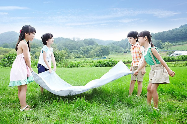 포토 JPG 주간 전신 구름 학생 라이프스타일 응시 여자 어린이교육 교육 남자 행복 어린이라이프 여유 초등학생 어린이 포즈 모션 하늘 산 서기 미소 웃음 사람 동양인 소녀 소년 잔디 여러명 야외 라이프 옆모습 10대 친구 소풍 한국인 시골 체험학습 풀 숲 돗자리 상쾌 십대만 국내포토 자연요소 식물 시선 감정 뷰포인트 다수 관계 청소년 표정 인종 생활 야외활동 체험 파일형식