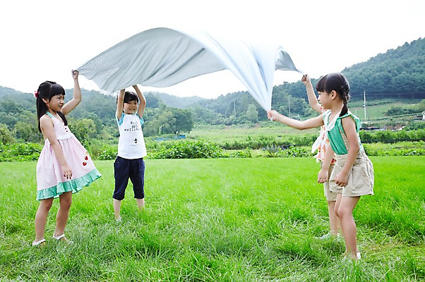 포토 JPG 주간 전신 학생 라이프스타일 응시 여자 어린이교육 교육 남자 행복 어린이라이프 여유 초등학생 어린이 포즈 모션 산 서기 미소 웃음 사람 동양인 소녀 소년 잔디 여러명 야외 라이프 옆모습 10대 친구 소풍 한국인 농촌 시골 체험학습 풀 숲 돗자리 상쾌 십대만 국내포토 자연요소 식물 시선 감정 뷰포인트 다수 관계 청소년 표정 인종 생활 야외활동 체험 파일형식