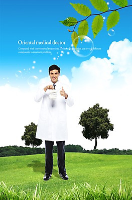 PSD 서양인 외국인 나무 구름 편집이미지 직업 남자 하늘 나뭇잎 한명 웃음 사람 초원 성인 의사 가운 의사가운 한약 한의사 남자만 남자한명만 성인남자만 성인만 이미지편집 자연요소 식물 1 옷 잎 표정 인종 약 의료진 파일형식