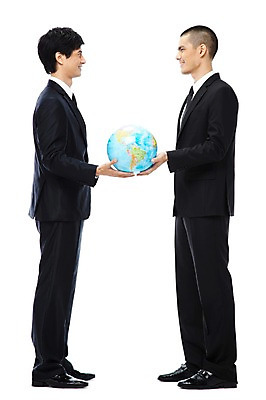포토 JPG 스튜디오촬영 전신 외국인 해외기획촬영 2011년태국 남자 지구 포즈 비즈니스 모션 협력 함께함 실내 서기 미소 웃음 들기 누끼 사람 동양인 정장 20대 성인 두명 글로벌 지구본 마주보기 글로벌비즈니스 경쟁 도움 직장인 비즈니스맨 목표 계획 동료 남자만 성인남자만 청년만 청년남자만 성인만 국내포토 직업 옷 컨셉 관계 표정 인종 청년 내부 파일형식