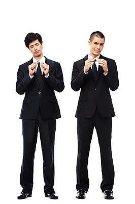 포토 JPG 스튜디오촬영 전신 외국인 해외기획촬영 2011년태국 남자 캠페인 포즈 비즈니스 모션 안내 담배 실내 서기 누끼 사람 동양인 정장 20대 성인 두명 앞모습 손상 비즈니스맨 맹세 결심 금연 남자만 성인남자만 청년만 청년남자만 성인만 국내포토 옷 뷰포인트 컨셉 인종 청년 내부 직장인 사회이슈 파일형식