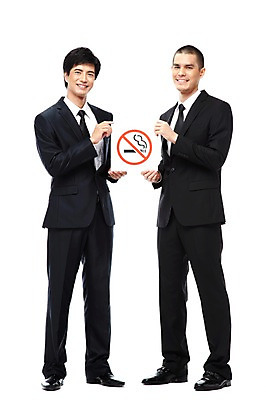 포토 JPG 스튜디오촬영 전신 외국인 해외기획촬영 2011년태국 남자 캠페인 비즈니스 안내 알림판 실내 경고 서기 미소 웃음 들기 누끼 사람 동양인 정장 20대 성인 두명 앞모습 금지 표지판 비즈니스맨 맹세 결심 알림 금연 남자만 성인남자만 청년만 청년남자만 성인만 국내포토 옷 뷰포인트 컨셉 모션 표정 인종 청년 내부 직장인 사회이슈 파일형식