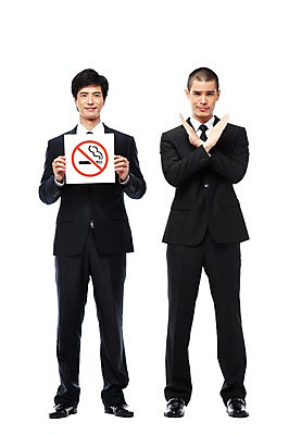 포토 JPG 스튜디오촬영 전신 외국인 해외기획촬영 2011년태국 남자 캠페인 비즈니스 안내 알림판 실내 경고 서기 미소 웃음 들기 누끼 사람 동양인 정장 손짓 20대 성인 두명 앞모습 금지 표지판 비즈니스맨 X 맹세 결심 알림 금연 남자만 성인남자만 청년만 청년남자만 성인만 국내포토 알파벳 옷 뷰포인트 컨셉 모션 표정 인종 청년 내부 직장인 사회이슈 파일형식