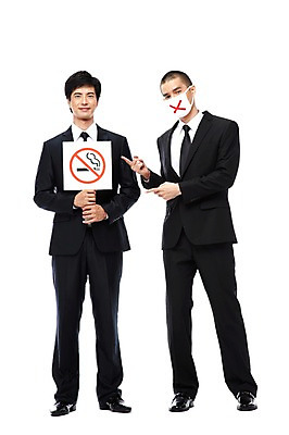 포토 JPG 스튜디오촬영 전신 외국인 해외기획촬영 2011년태국 남자 캠페인 비즈니스 안내 알림판 실내 경고 마스크 서기 미소 웃음 들기 누끼 사람 동양인 정장 손짓 20대 성인 두명 앞모습 금지 가리킴 표지판 비즈니스맨 X 맹세 결심 알림 금연 남자만 성인남자만 청년만 청년남자만 성인만 국내포토 알파벳 옷 뷰포인트 컨셉 모션 표정 인종 청년 내부 직장인 사회이슈 파일형식