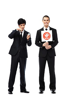 포토 JPG 스튜디오촬영 전신 외국인 해외기획촬영 2011년태국 남자 캠페인 비즈니스 안내 가위 담배 알림판 실내 경고 서기 웃음 들기 누끼 사람 동양인 정장 20대 성인 두명 앞모습 금지 표지판 비즈니스맨 맹세 결심 자르기 알림 금연 남자만 성인남자만 청년만 청년남자만 성인만 국내포토 옷 뷰포인트 컨셉 모션 문구용품 표정 인종 청년 내부 직장인 사회이슈 파일형식