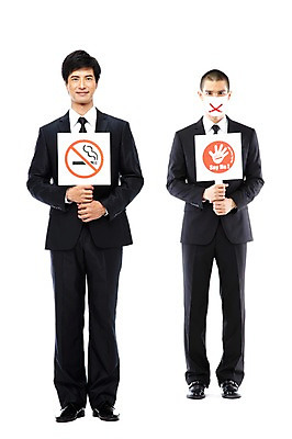 포토 JPG 스튜디오촬영 전신 외국인 해외기획촬영 2011년태국 남자 캠페인 비즈니스 안내 알림판 실내 경고 마스크 서기 미소 웃음 들기 누끼 사람 동양인 정장 20대 성인 두명 앞모습 금지 표지판 비즈니스맨 X 맹세 결심 알림 금연 남자만 성인남자만 청년만 청년남자만 성인만 국내포토 알파벳 옷 뷰포인트 컨셉 모션 표정 인종 청년 내부 직장인 사회이슈 파일형식